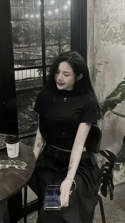 Tay bắt mặt mừng...