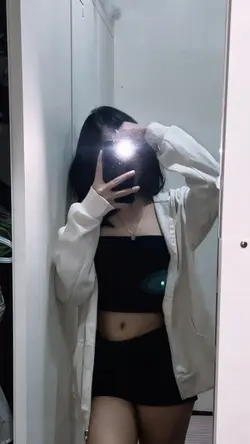 mirror selfie 