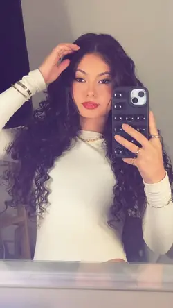 Essa gata com marra
