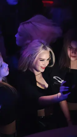 PARTY NIGHT