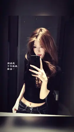 ảnh + Màu Lyrics