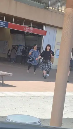 仲間と一緒にパン作り