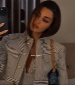 🫵🏻👀🙇🏻‍♀️