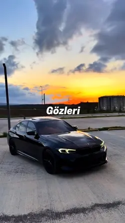Gözleri Kısılıyor 
