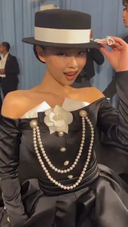Jennie kim met gala 