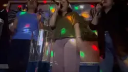 Asyik karaoke.