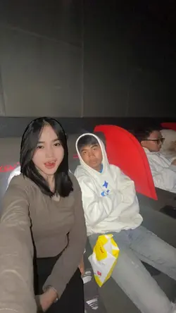 tren bareng cewe