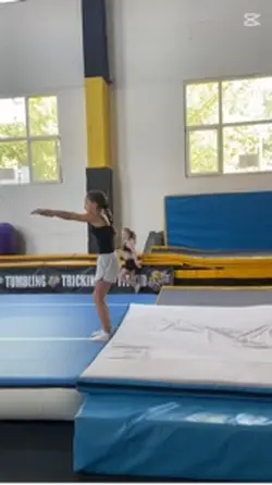 Acro😍