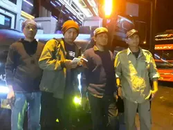 hangat bersahabat 
