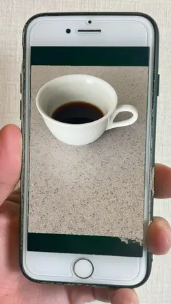 あたかも携帯から取り出す動画