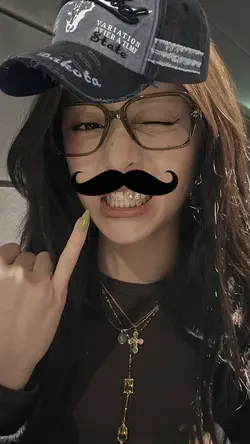 mustache hat trend