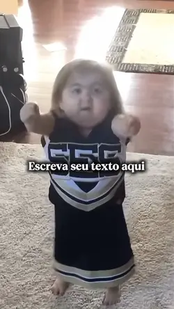 Menina batendo palma