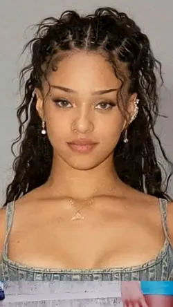 lisa ou jennie MANON