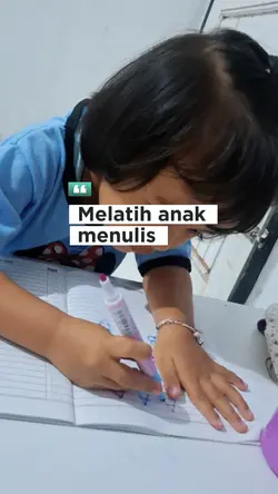 melatih anak menulis