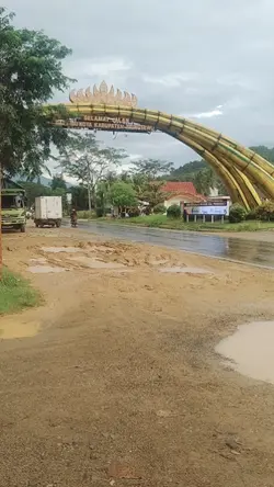 tugu lengkung bambu