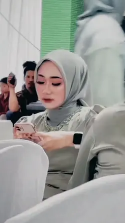 Lihat Cowok Di Hp
