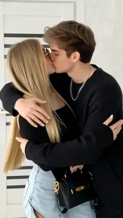 HUG AND KISS 