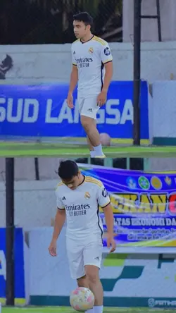 2 Pics Mini Soccer