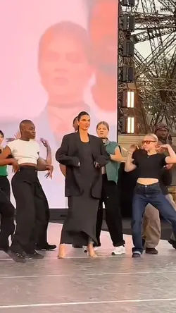 Mannequin walk