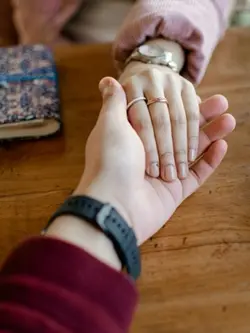 হাতে হাত রেখে ছুয়ে দাওনা আমাকে 