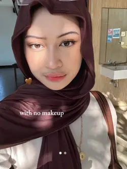 WITH NO MAKEUP SHE