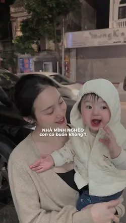 Nhà mình nghèo con