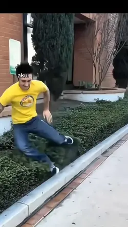 baju kuning jatuh