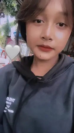  🫰🏻🤍