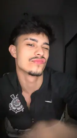 e ela vem 
