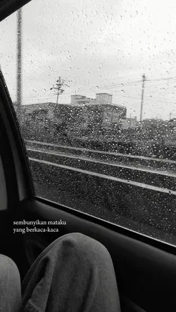 berkaca-kaca 