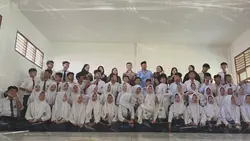 dibaliksenyumanindah