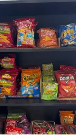 Dulces y más.