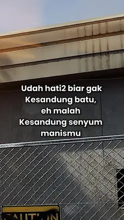 Kesandung senyumu