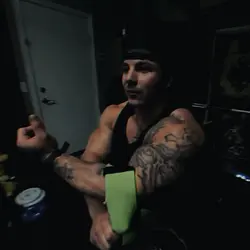 FLEX YOU'RE MUSCLE.