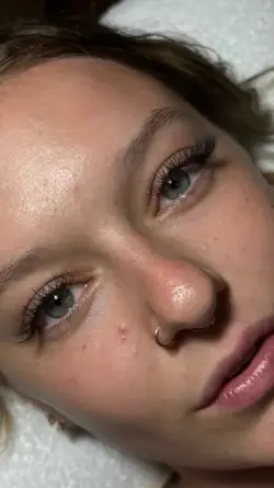 Eyelash extensions 