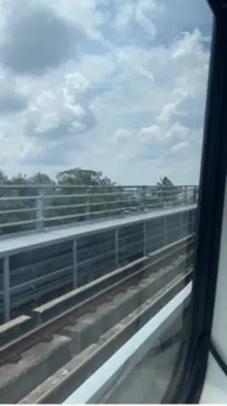 Vibes di kereta LRT