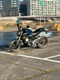 Honda cb125r