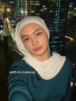 with no makeup she 