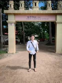 អ្នក​ណា​មិន​ល្បី​ បងសុភាព