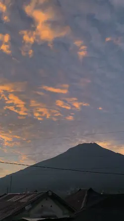 Senja di pegunungan 