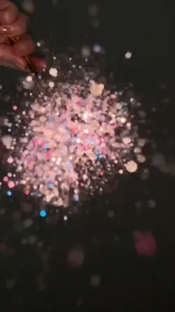GLITTERS 