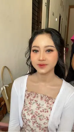 Yearbook makeup 