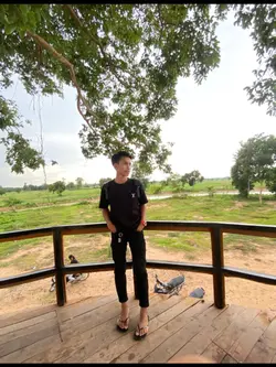 តើអ្នកណាទៅ