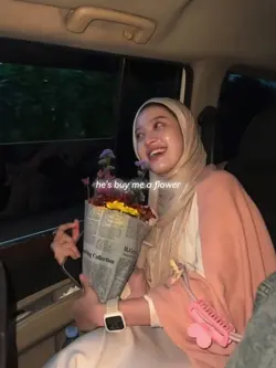 he's buy me flower