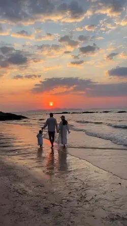 slowmo beach walk