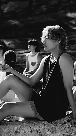 V in black and white