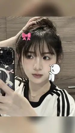 Sticker cắn má