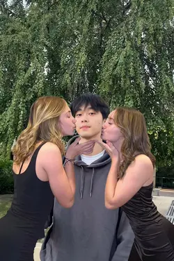 KISS GIRLS