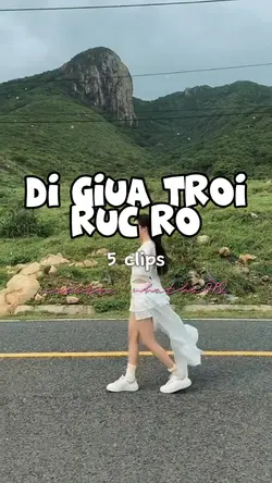 Đi giua troi ruc ro