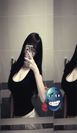stretched photo